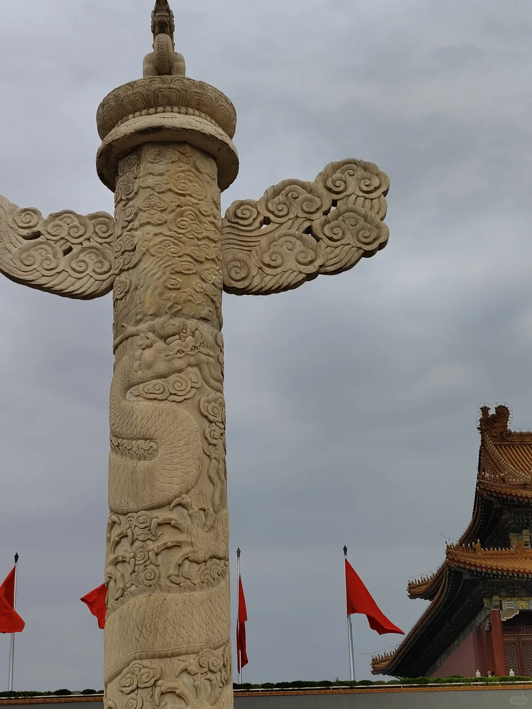 腿已走断 地铁坐穿 脸吹焦干 身份证掏烂