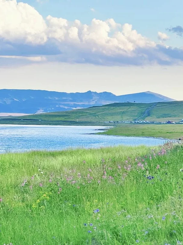 赛里木湖！一眼就被这变幻蓝调勾了魂‼️