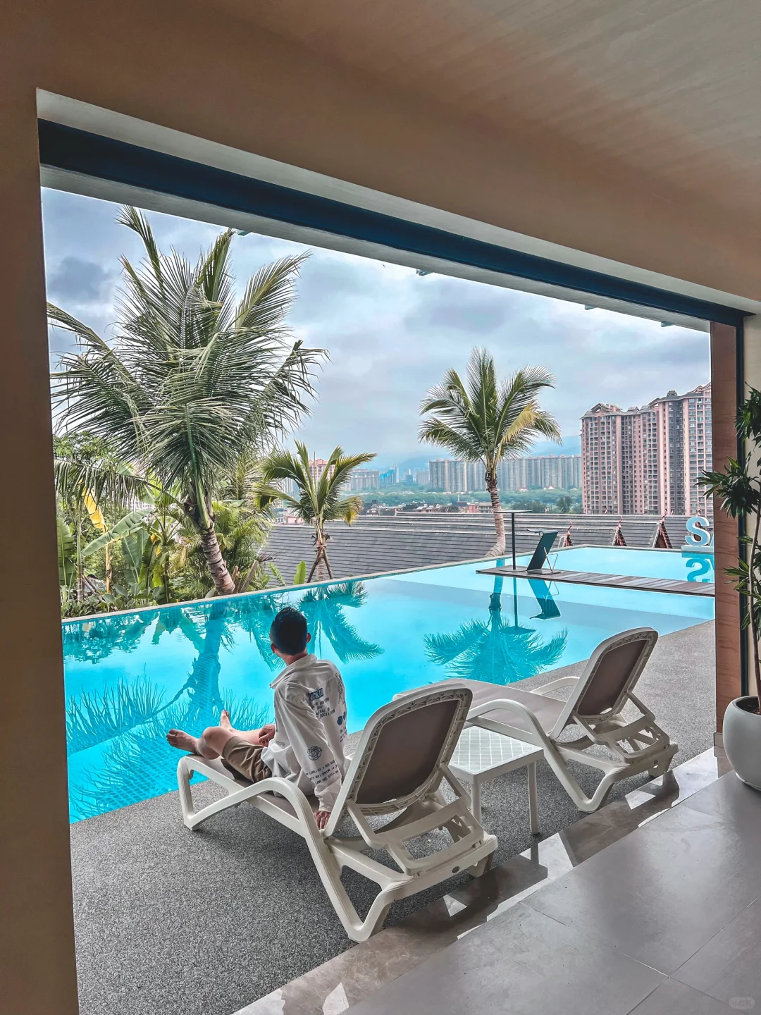 住进西双版纳的半山雨林，俯瞰傣族古村寨！