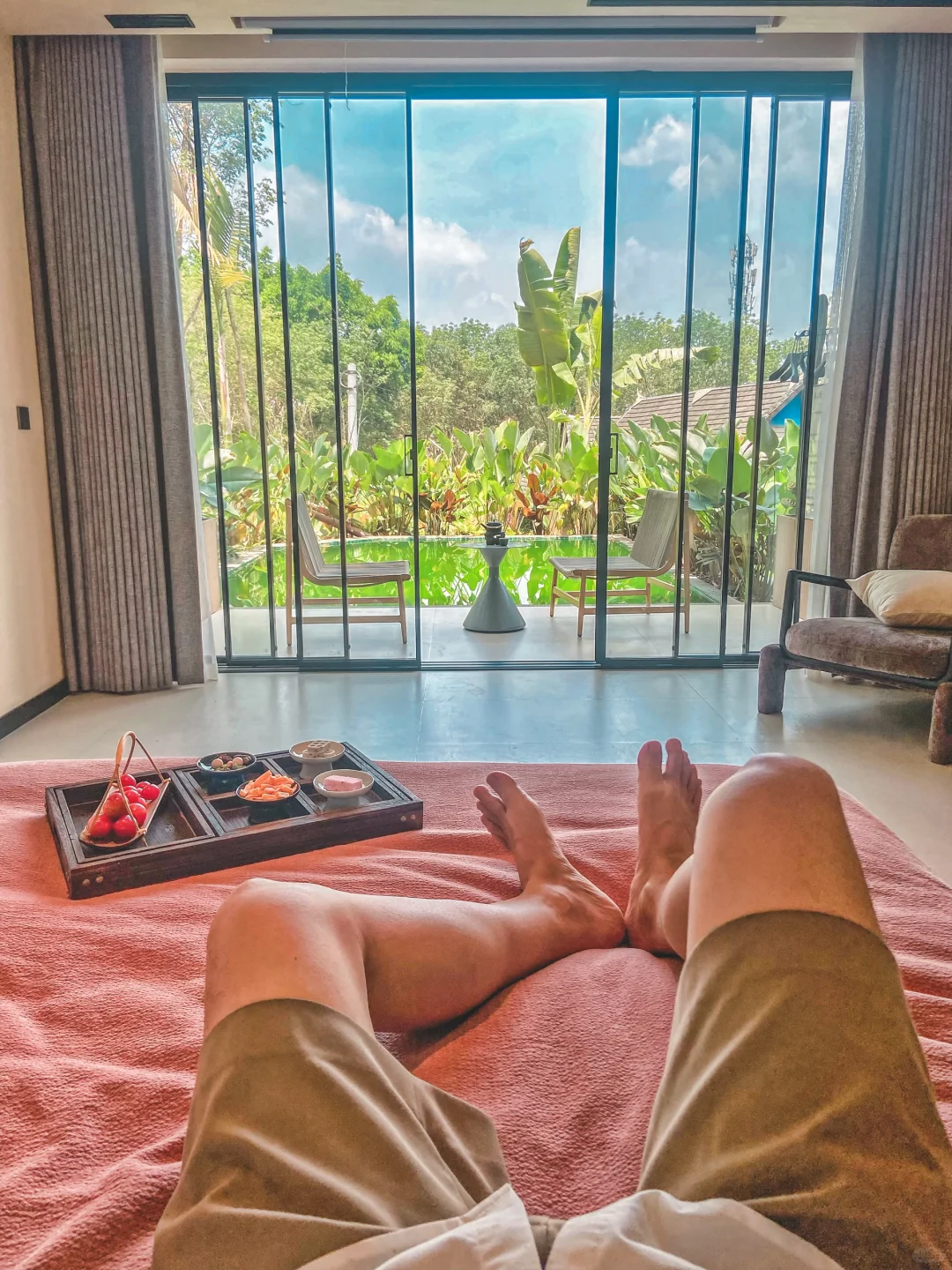 住进西双版纳的半山雨林，俯瞰傣族古村寨！