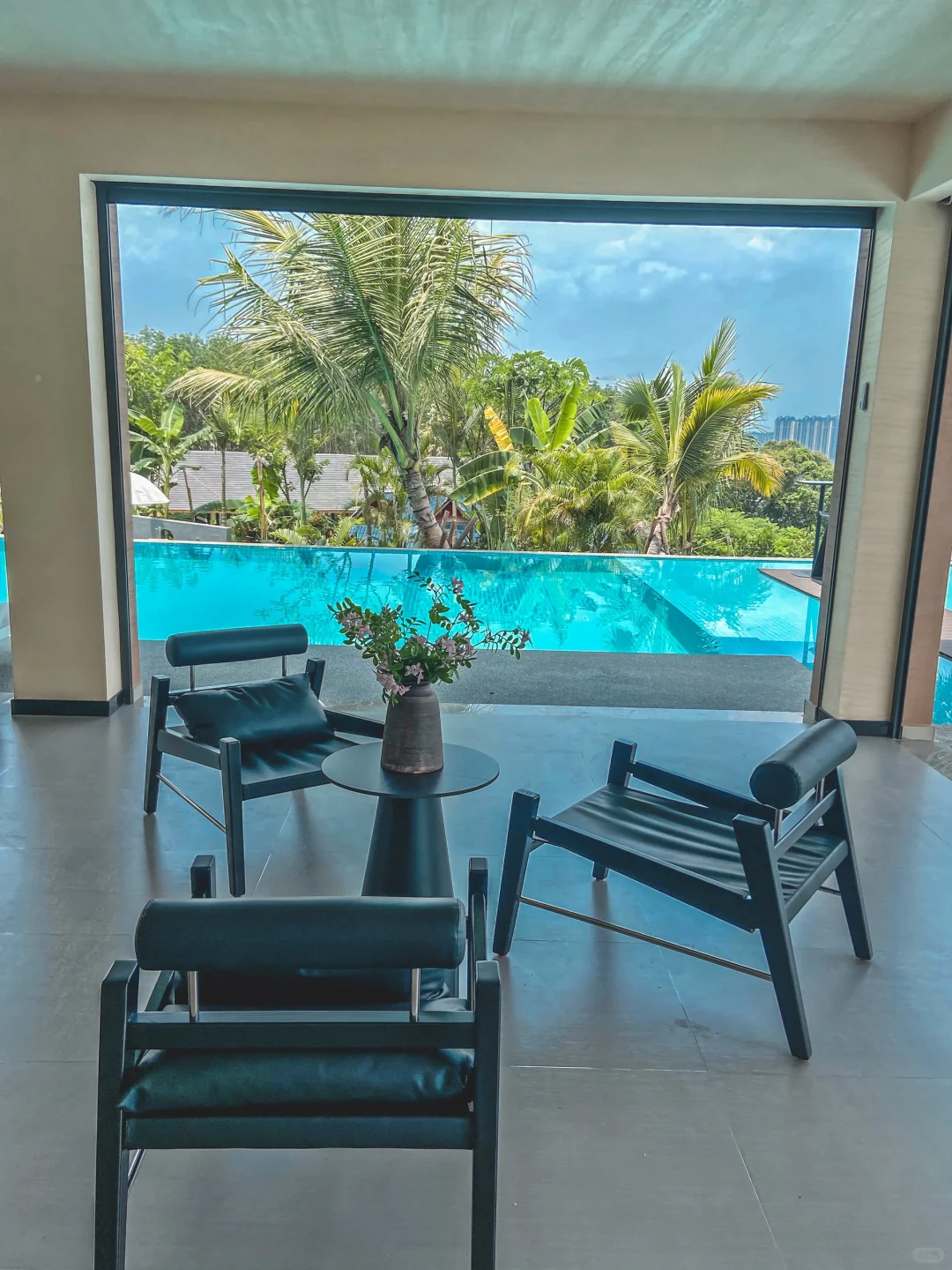 住进西双版纳的半山雨林，俯瞰傣族古村寨！