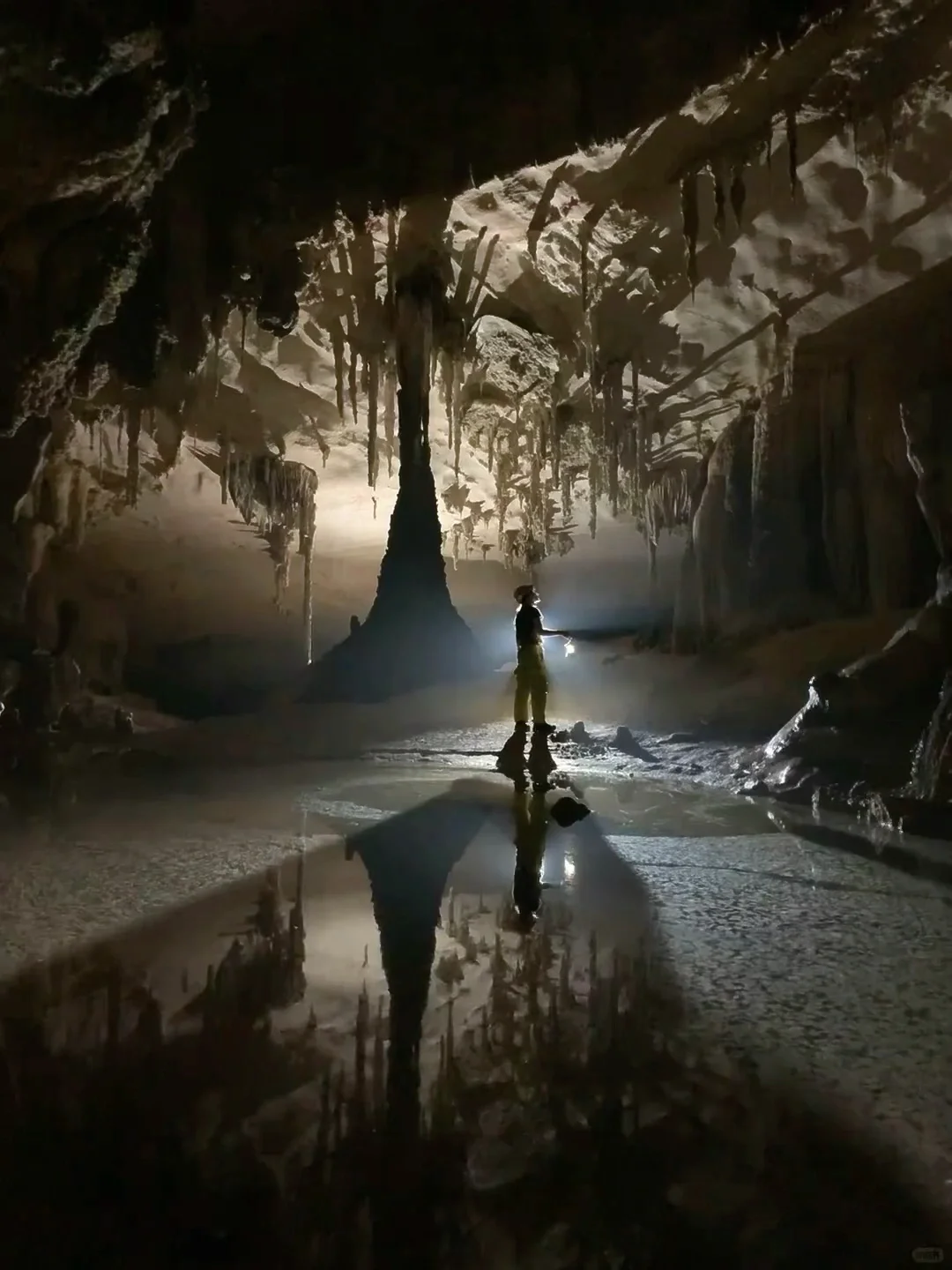 在崇左和恩施之间选择了恩施，冷门带娃绝了