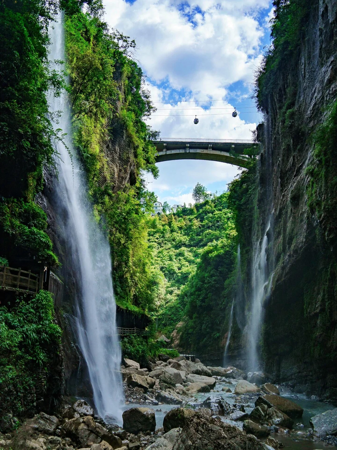 在崇左和恩施之间选择了恩施，冷门带娃绝了