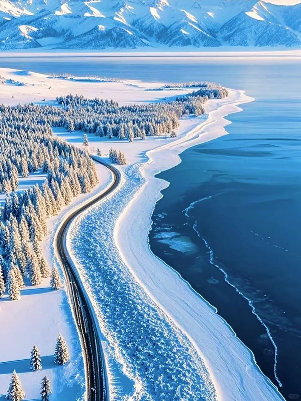 赛里木湖！一眼就被这变幻蓝调勾了魂‼️