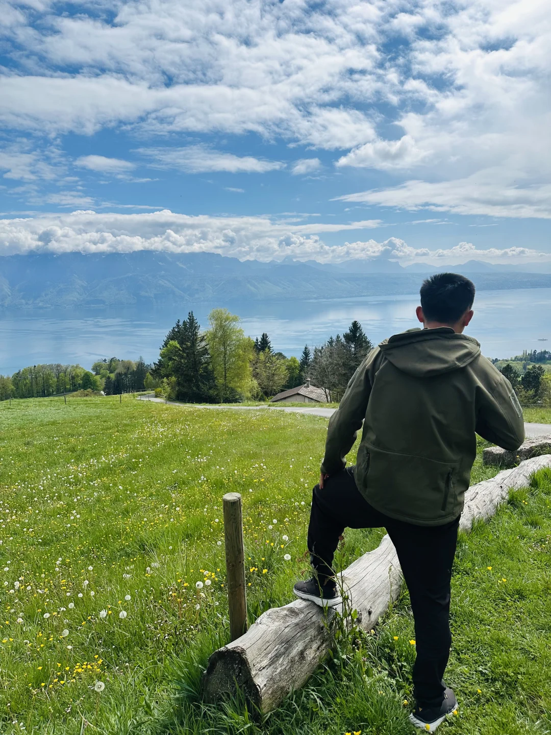 在瑞士不知名的湖边重新定义湖光山色