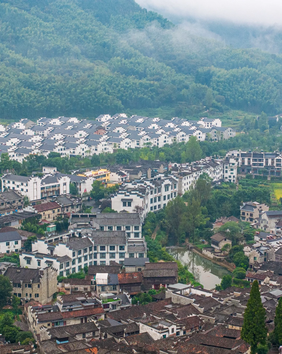 迄今为止，我很少用震撼形容一个小城