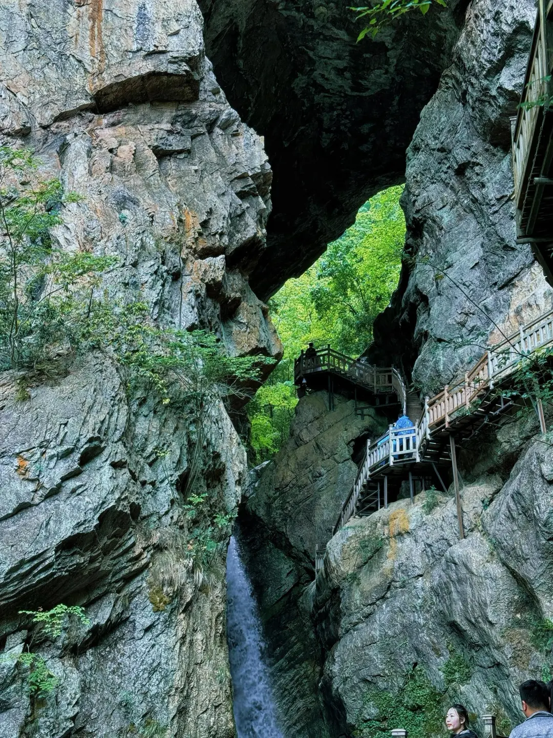 在贵州和恩施之间选择了恩施，冷门带娃绝了