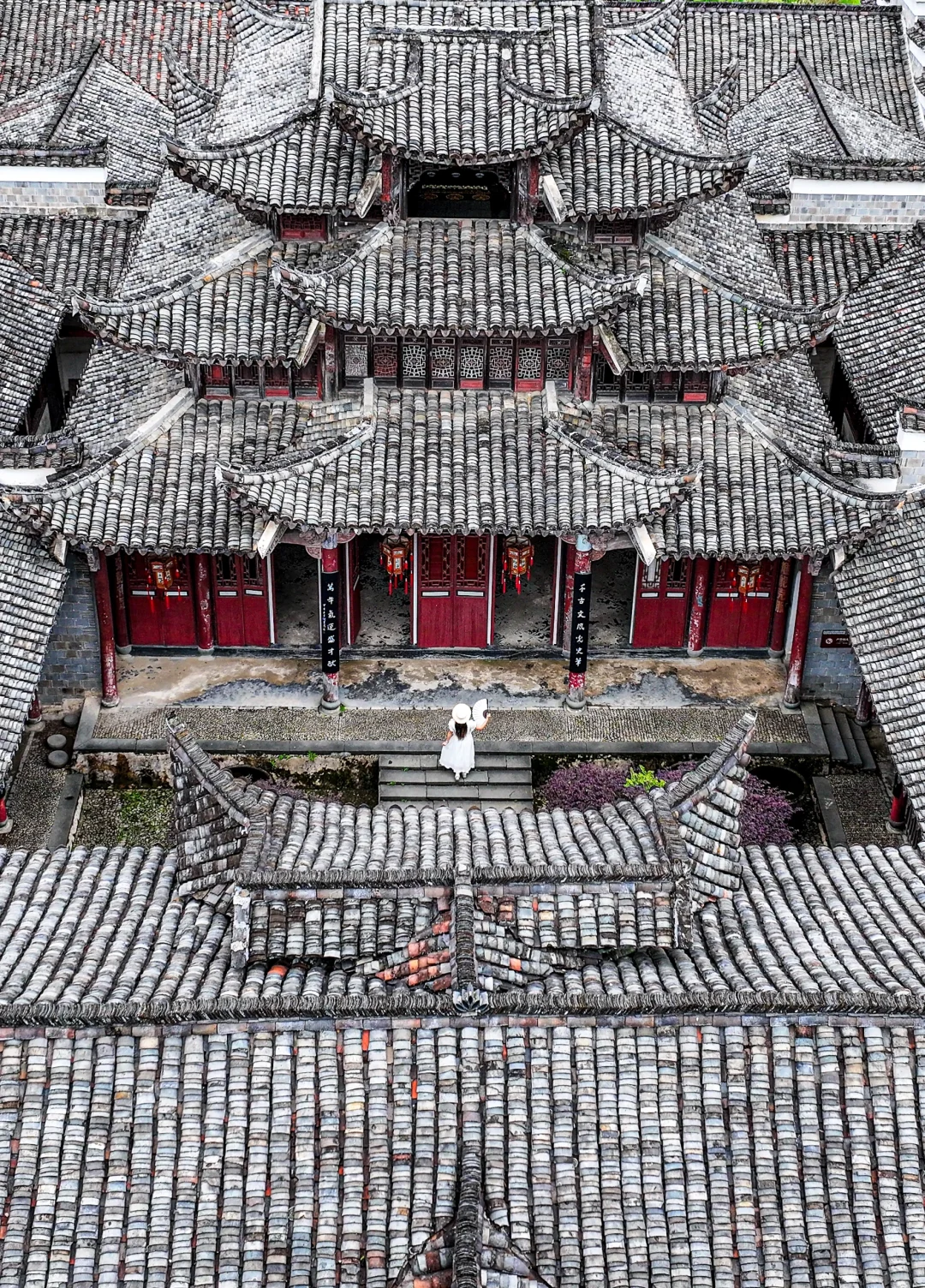 迄今为止，我很少用震撼形容一个小城