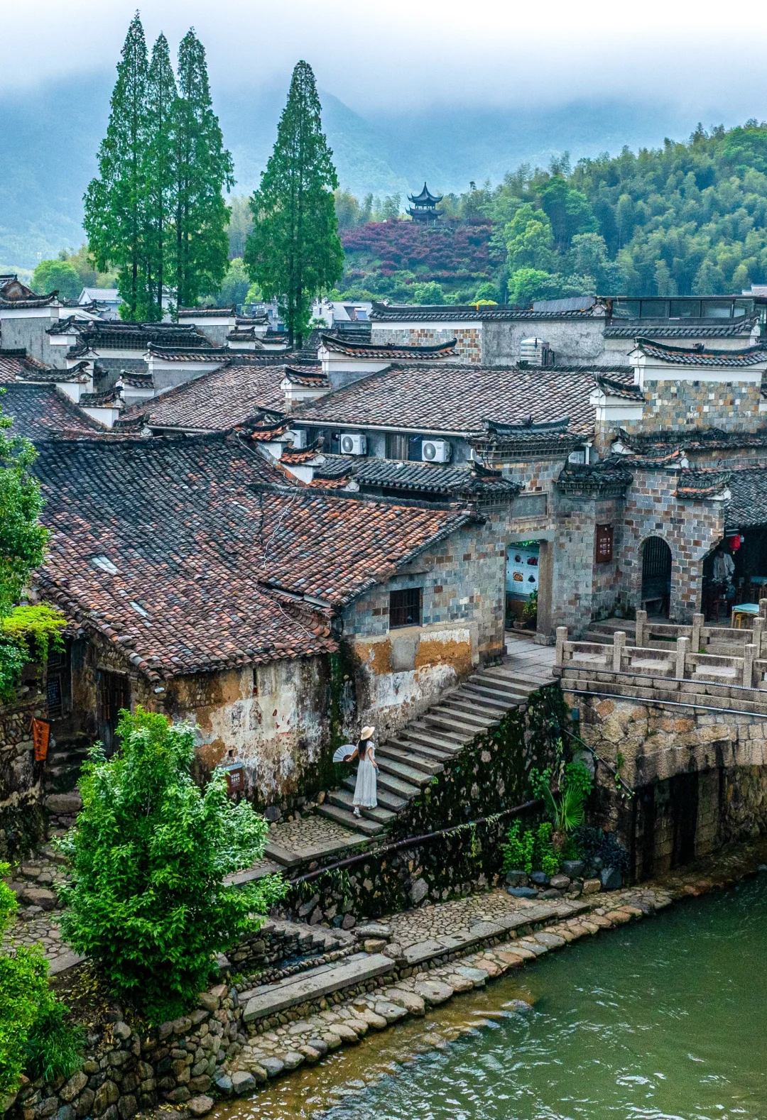 迄今为止，我很少用震撼形容一个小城