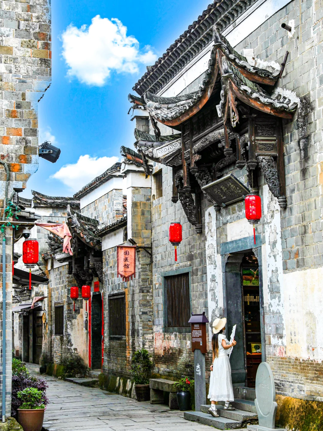 迄今为止，我很少用震撼形容一个小城