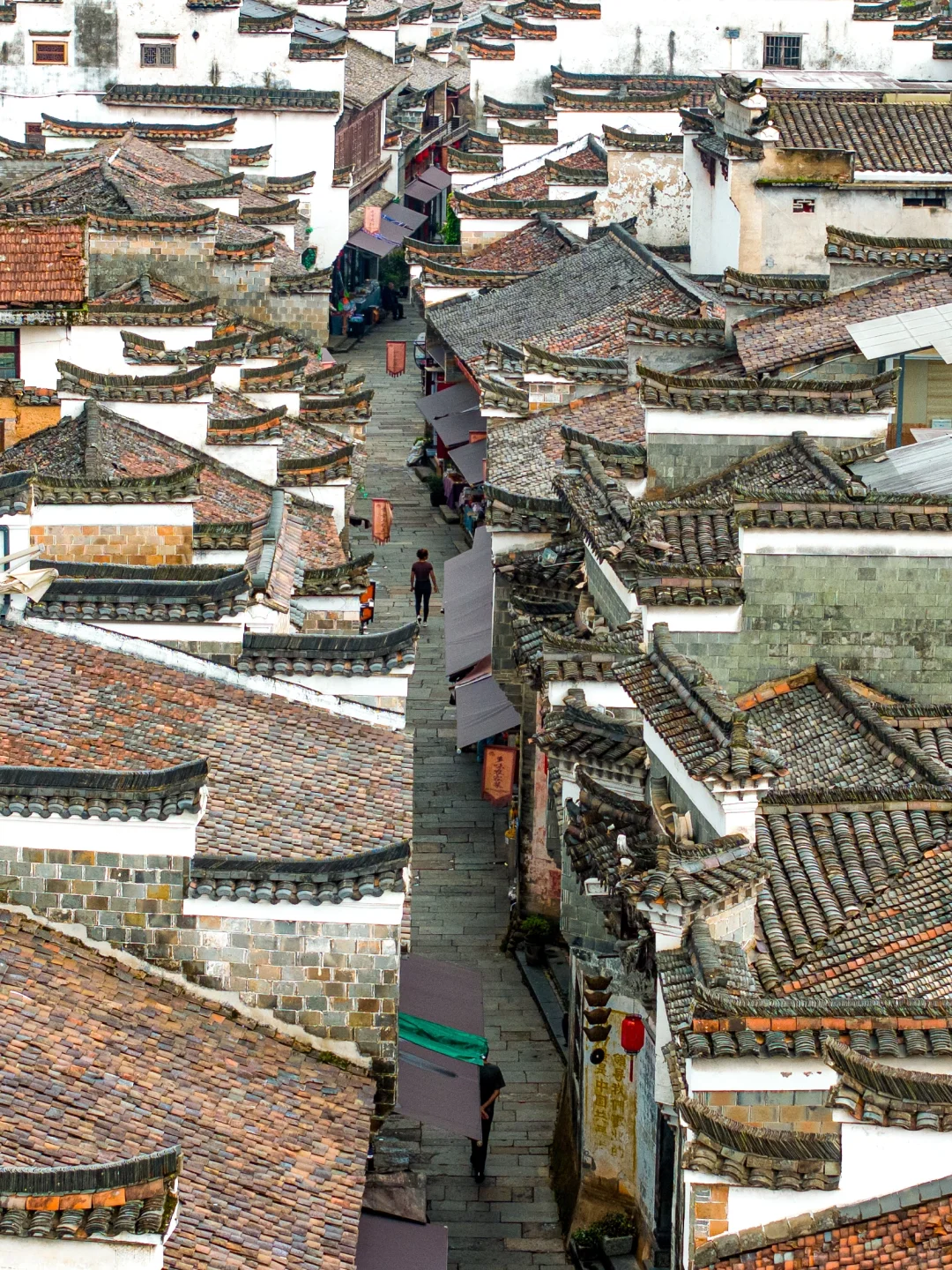 迄今为止，我很少用震撼形容一个小城