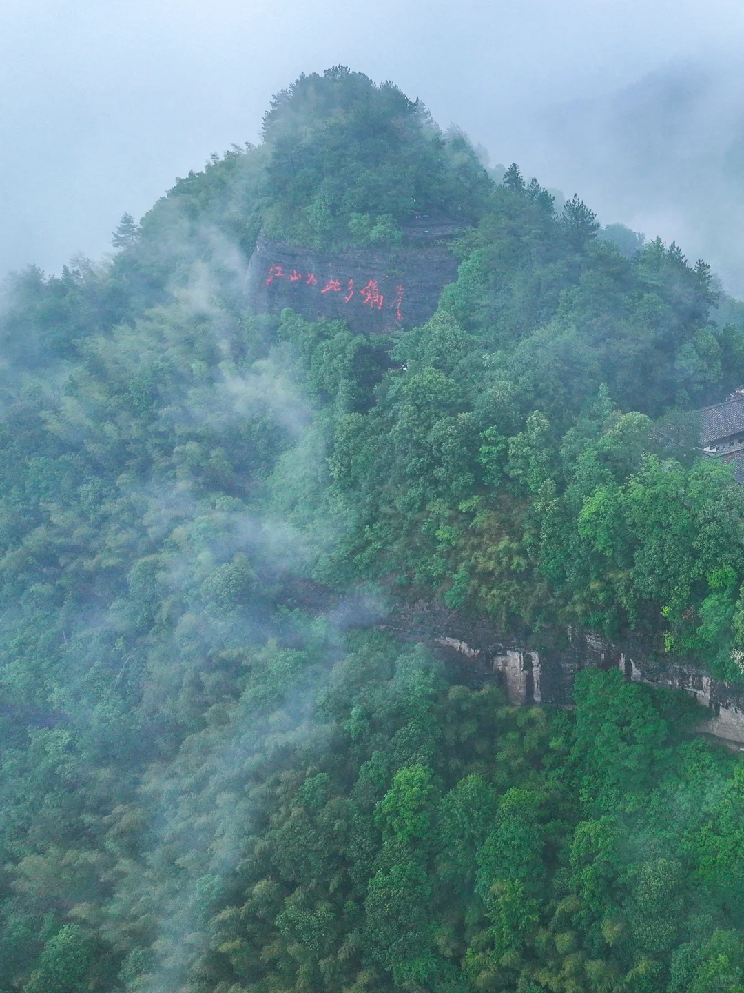 迄今为止，我很少用震撼形容一个小城