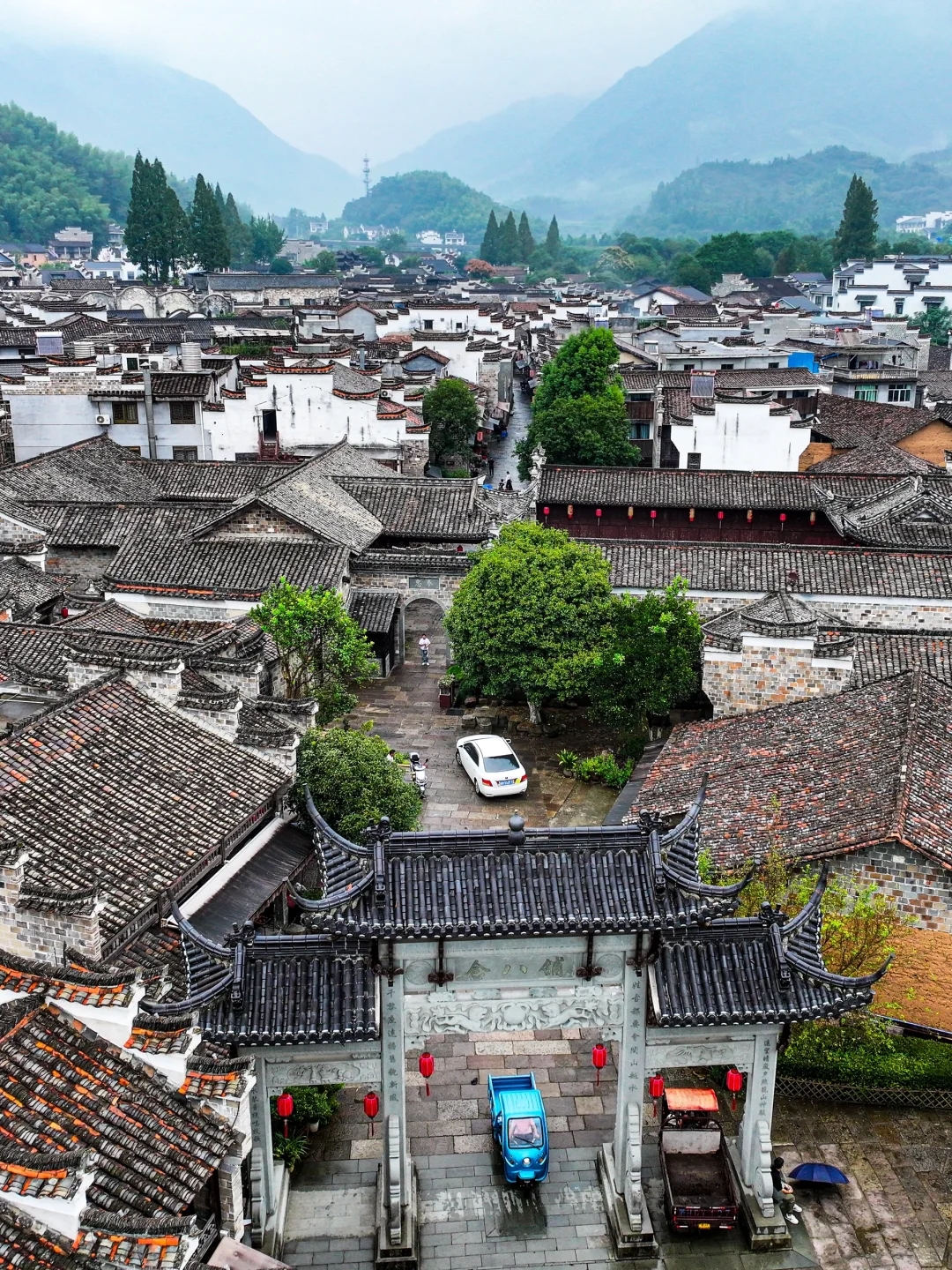 迄今为止，我很少用震撼形容一个小城