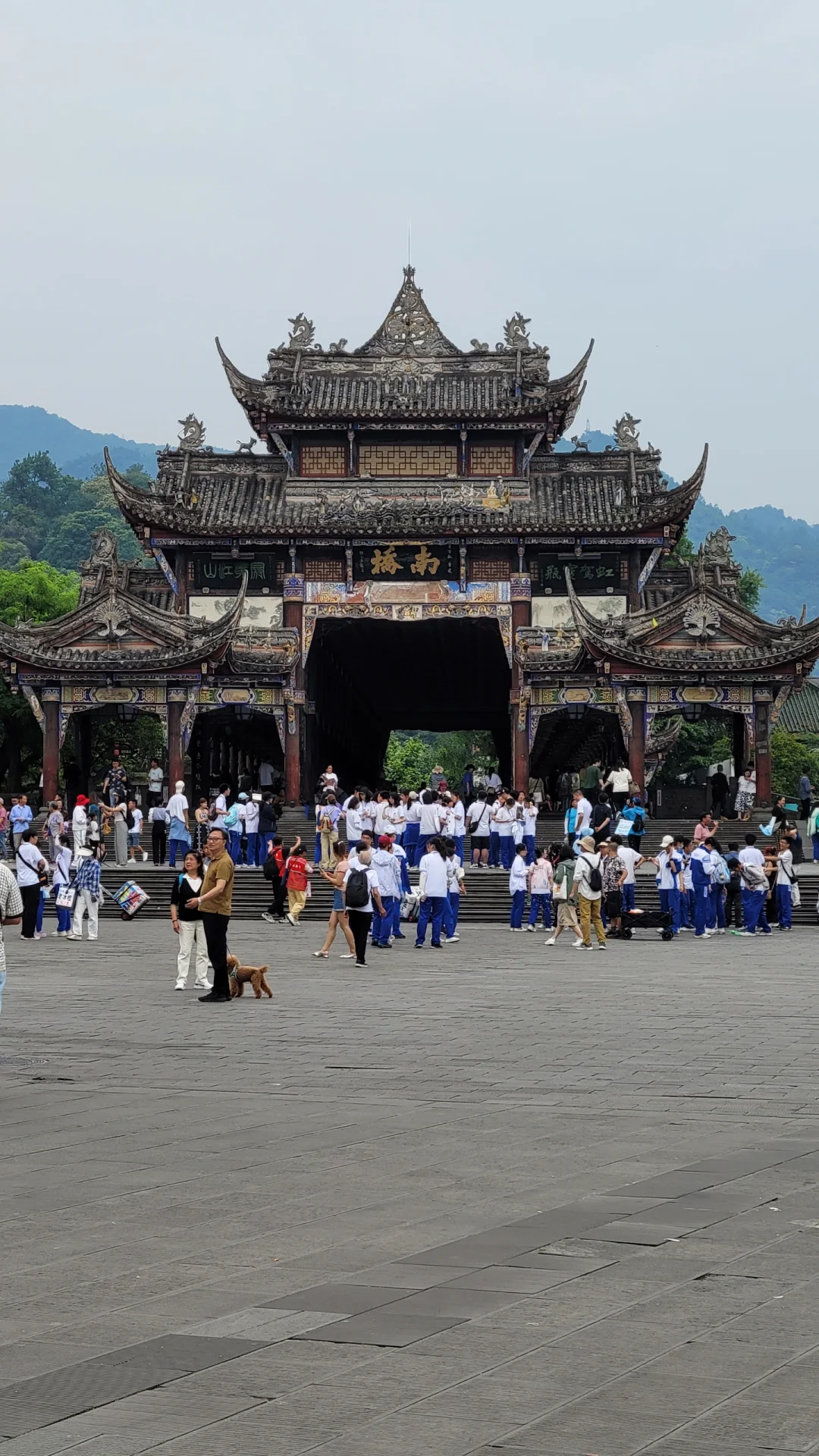 首次來成都，覺得以身為中國人為榮