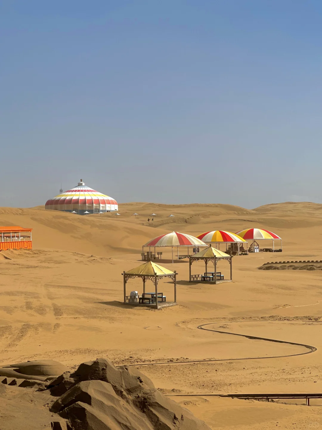 没出国！内蒙古响沙湾已经美到next level…😭