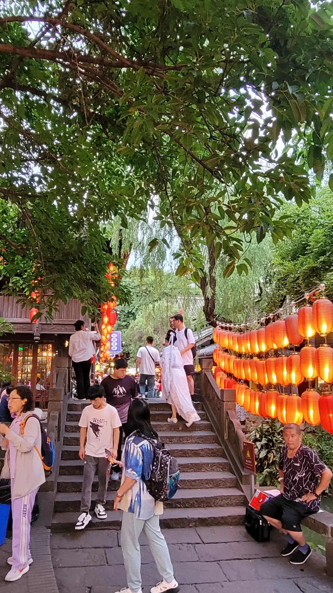 首次來成都，覺得以身為中國人為榮