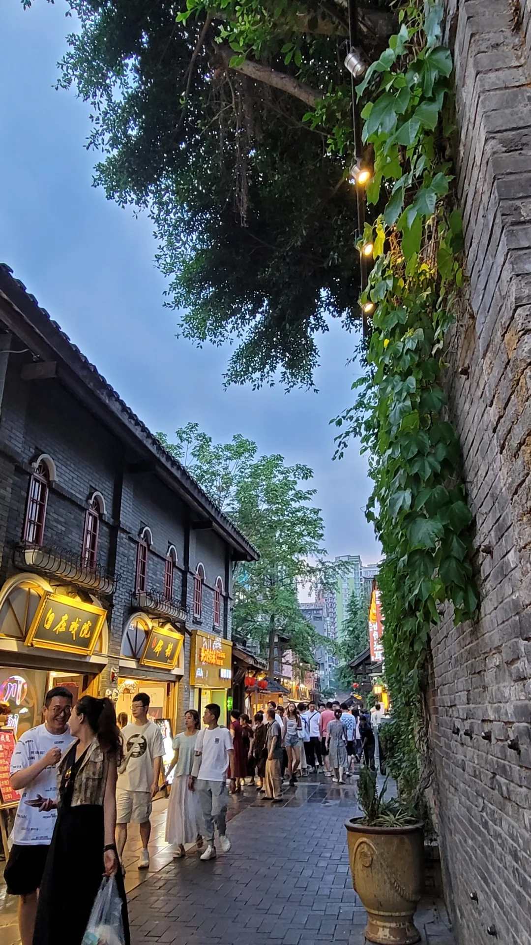 首次來成都，覺得以身為中國人為榮