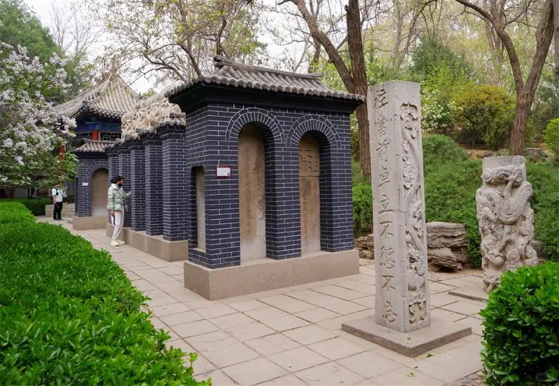 丛台公园：千年城中的历史镜像