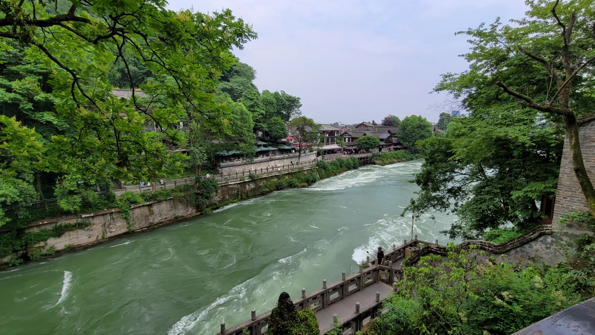 首次來成都，覺得以身為中國人為榮