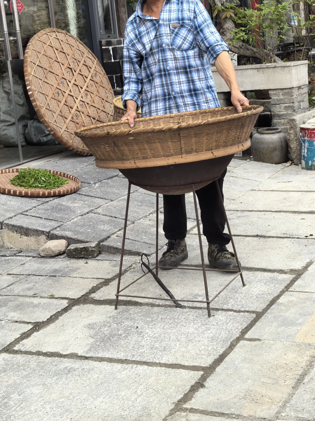 笑死，要五一了，景区村民自觉备粮水果了