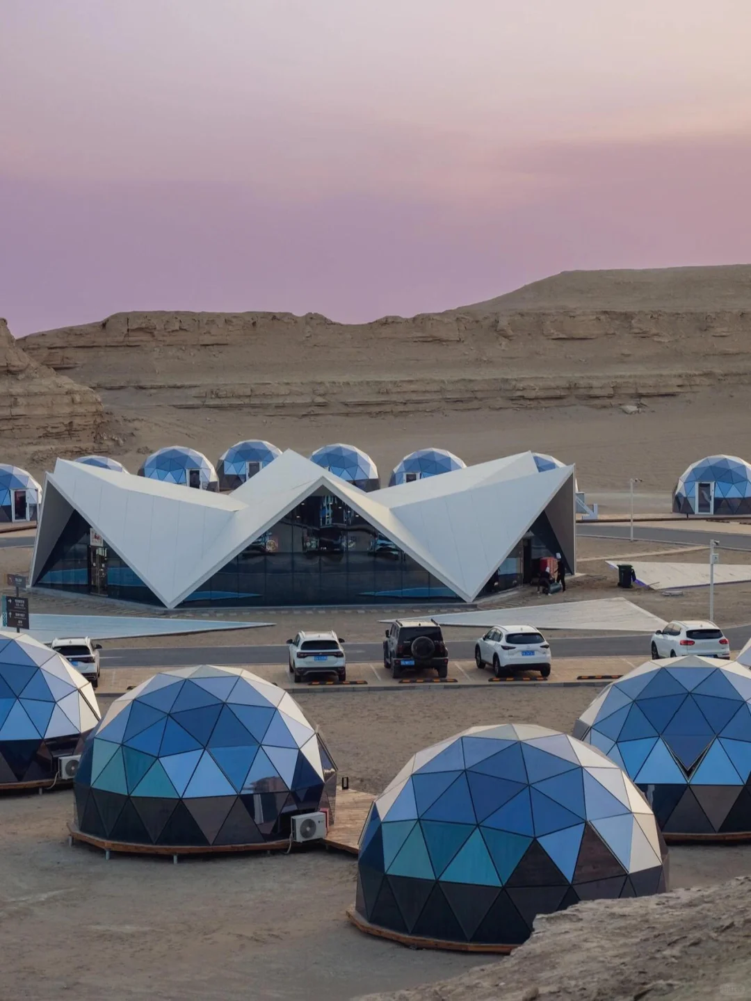 本以为敦煌已经够震撼了，直到去了黑独山….