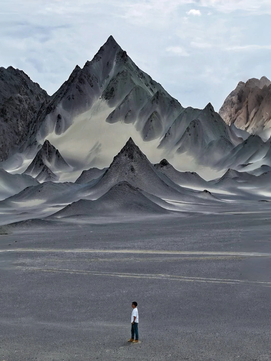 本以为敦煌已经够震撼了，直到去了黑独山….