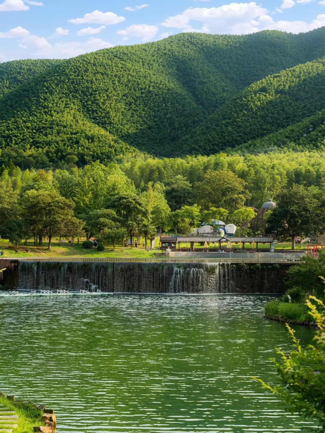五一反向游，推荐一个人少又治愈的宝藏小城
