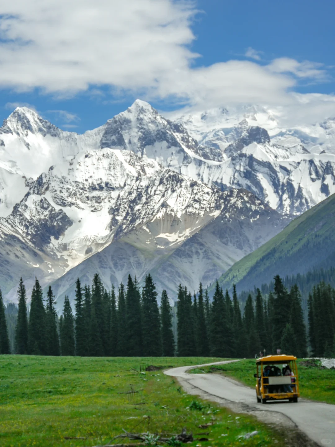 春天的新疆伊犁，每一帧都是童话世界❗️❗️❗️