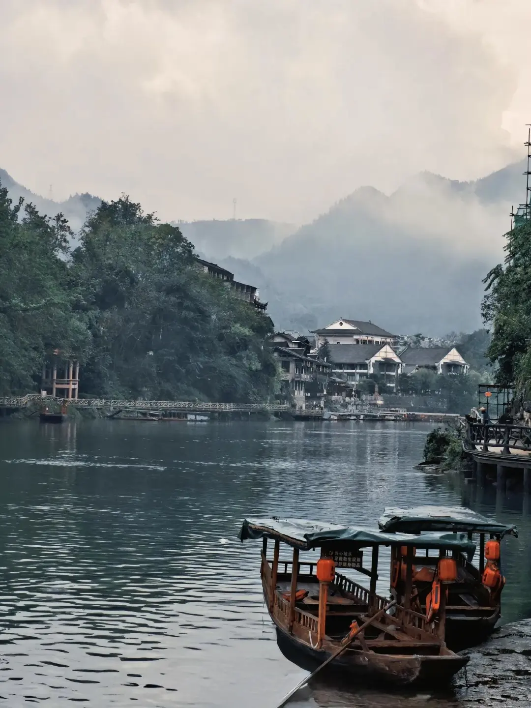 茶峒古镇：一脚踏三省，探寻《边城》遗韵