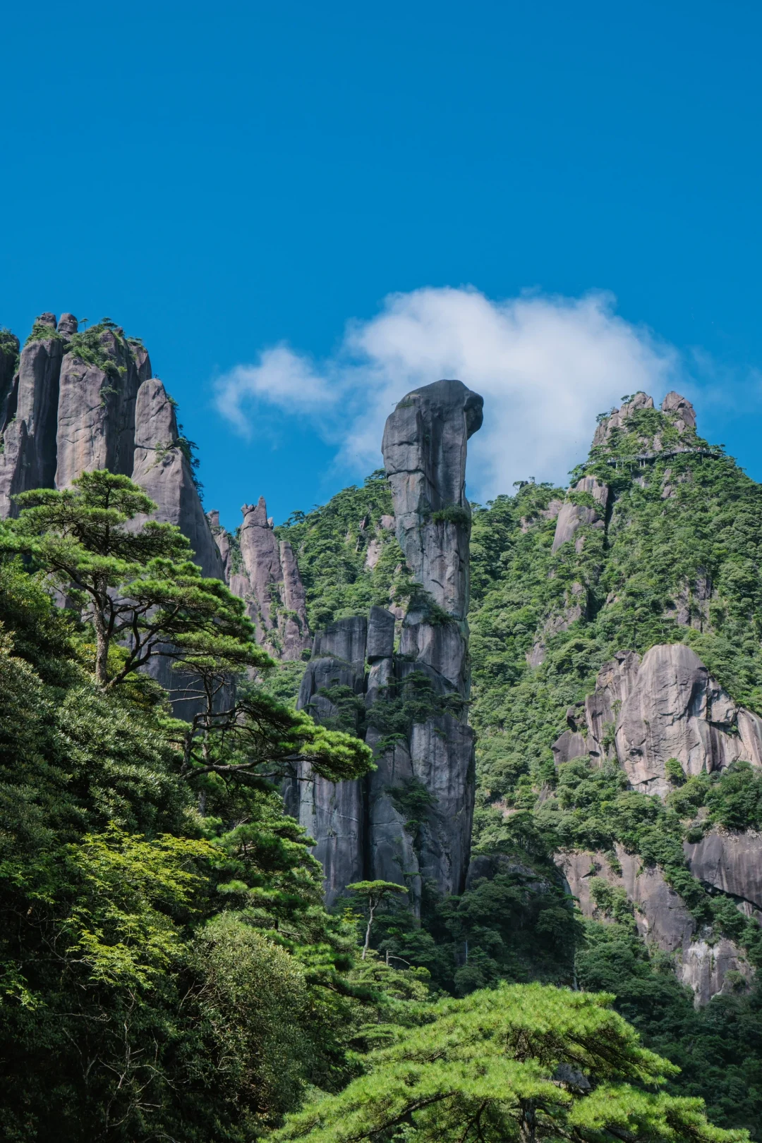 讲真,我很少用“震撼”来形容一座山!😭