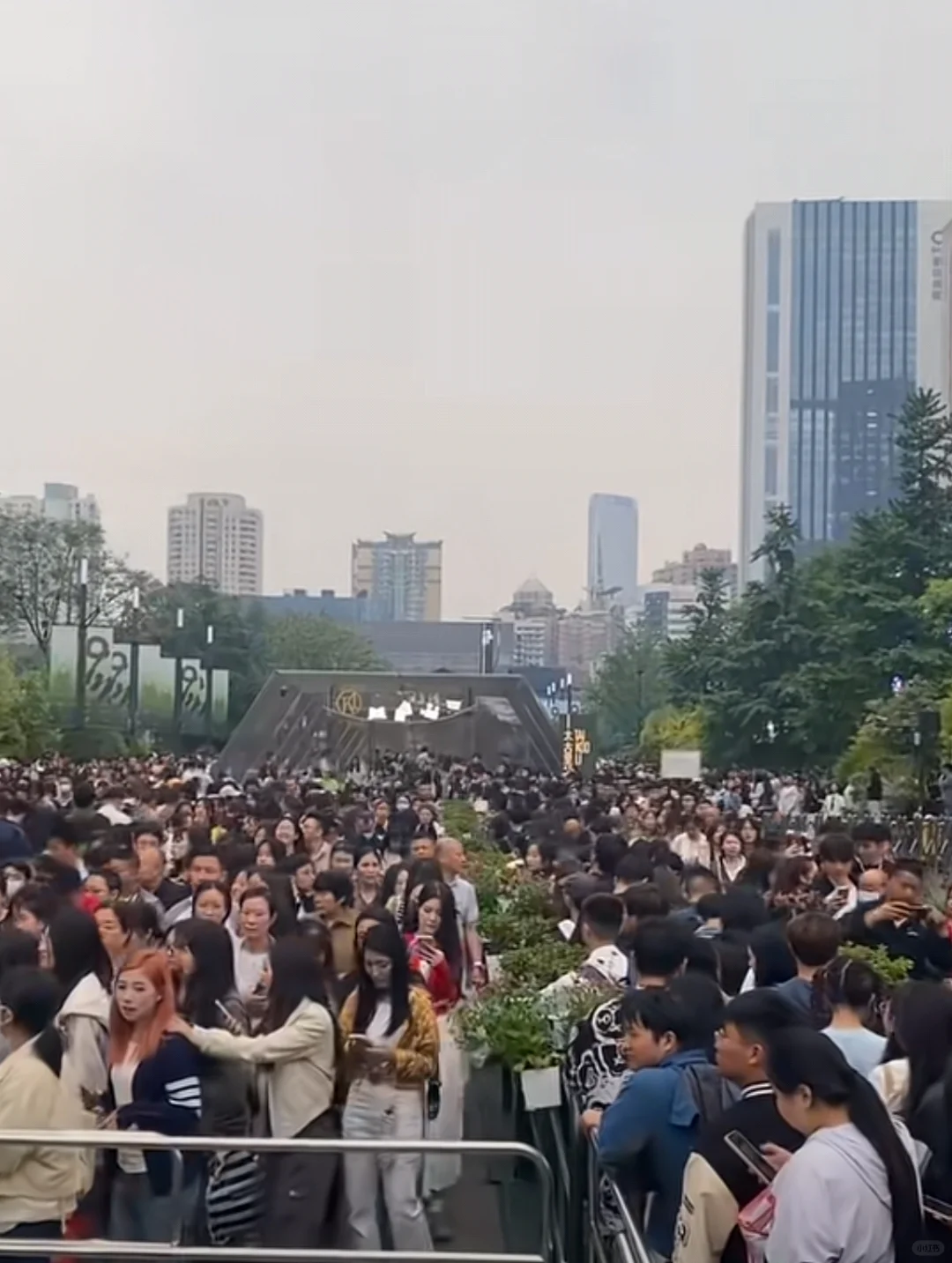 五一成都你要毁了我嘛