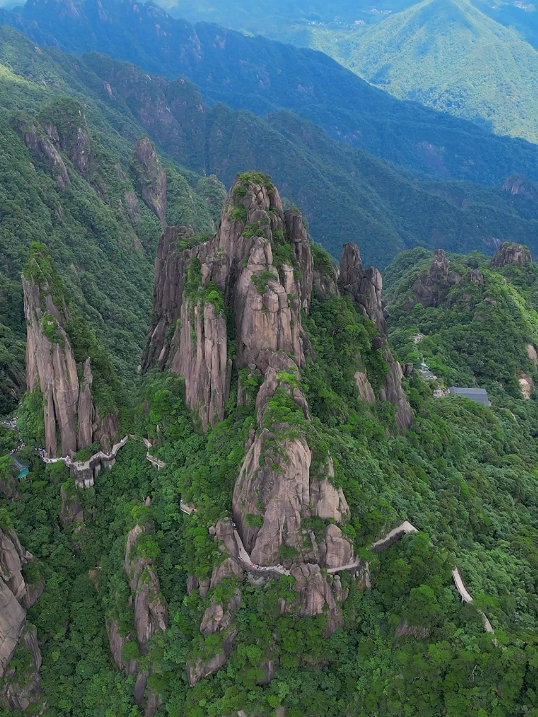 讲真,我很少用“震撼”来形容一座山!😭