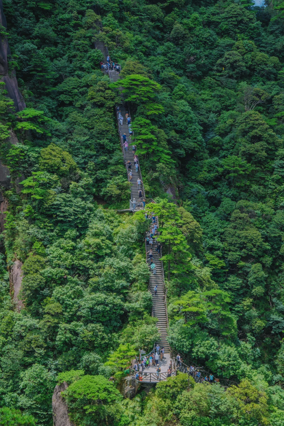 讲真,我很少用“震撼”来形容一座山!😭