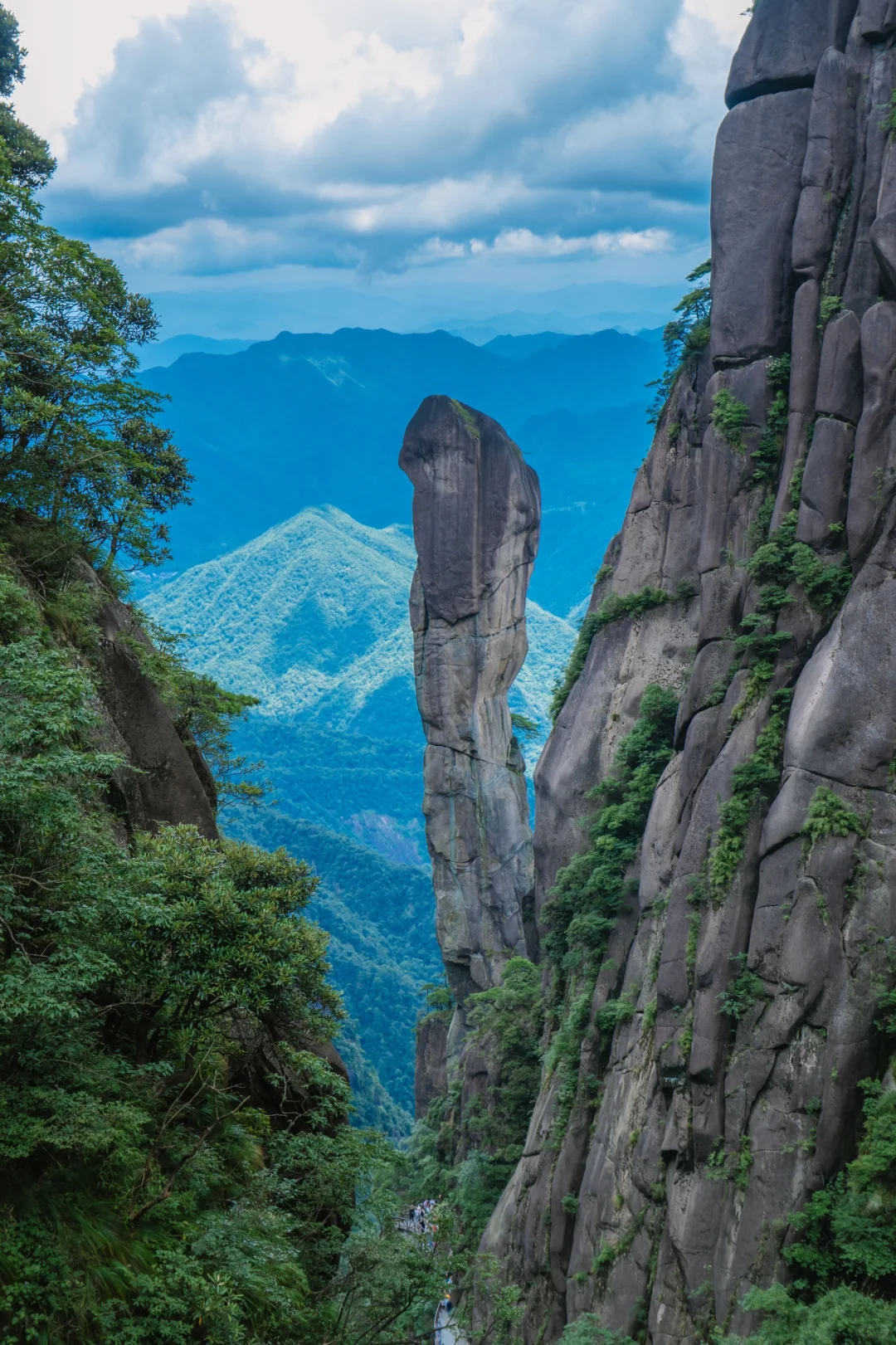 讲真,我很少用“震撼”来形容一座山!😭
