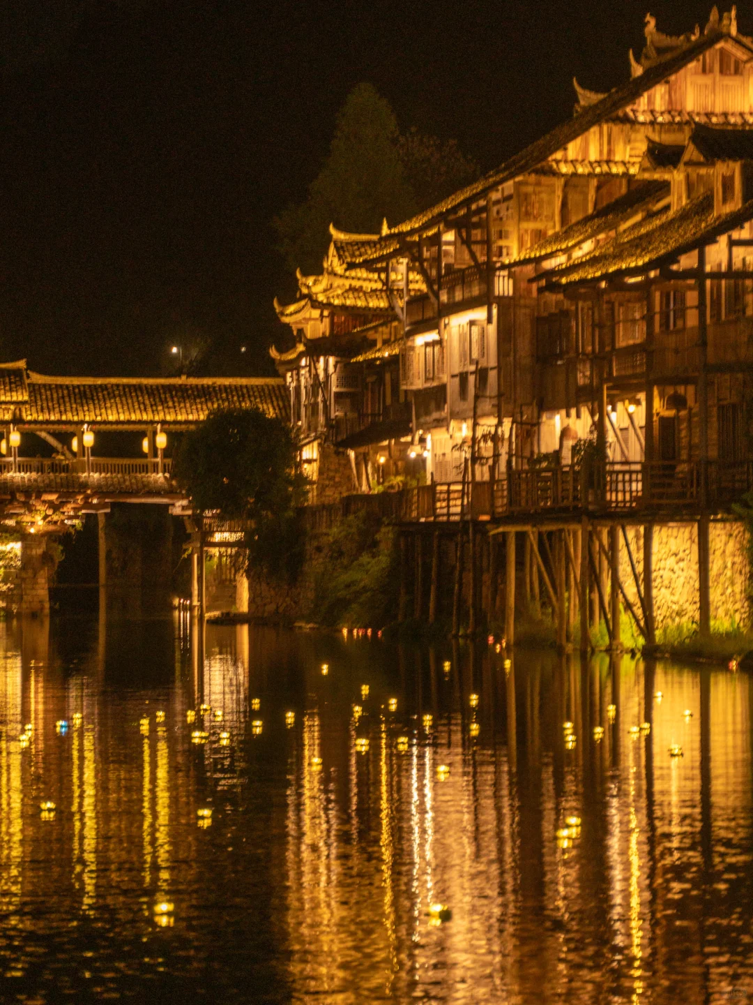 不愧是上榜《国家地理》的寨子，夜景真的绝了