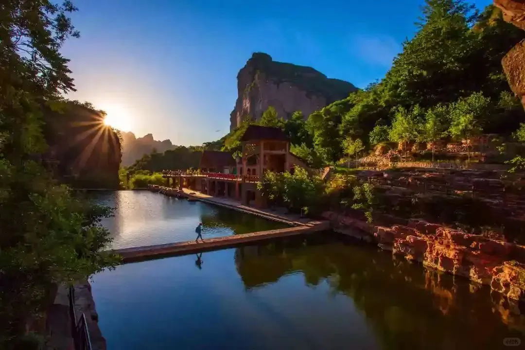 误入人间宫阙，邂逅绝美落霞