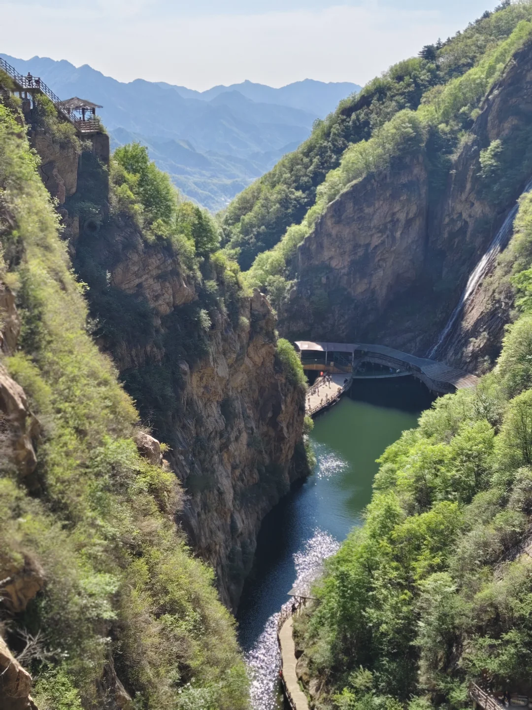 五一漫山花溪谷