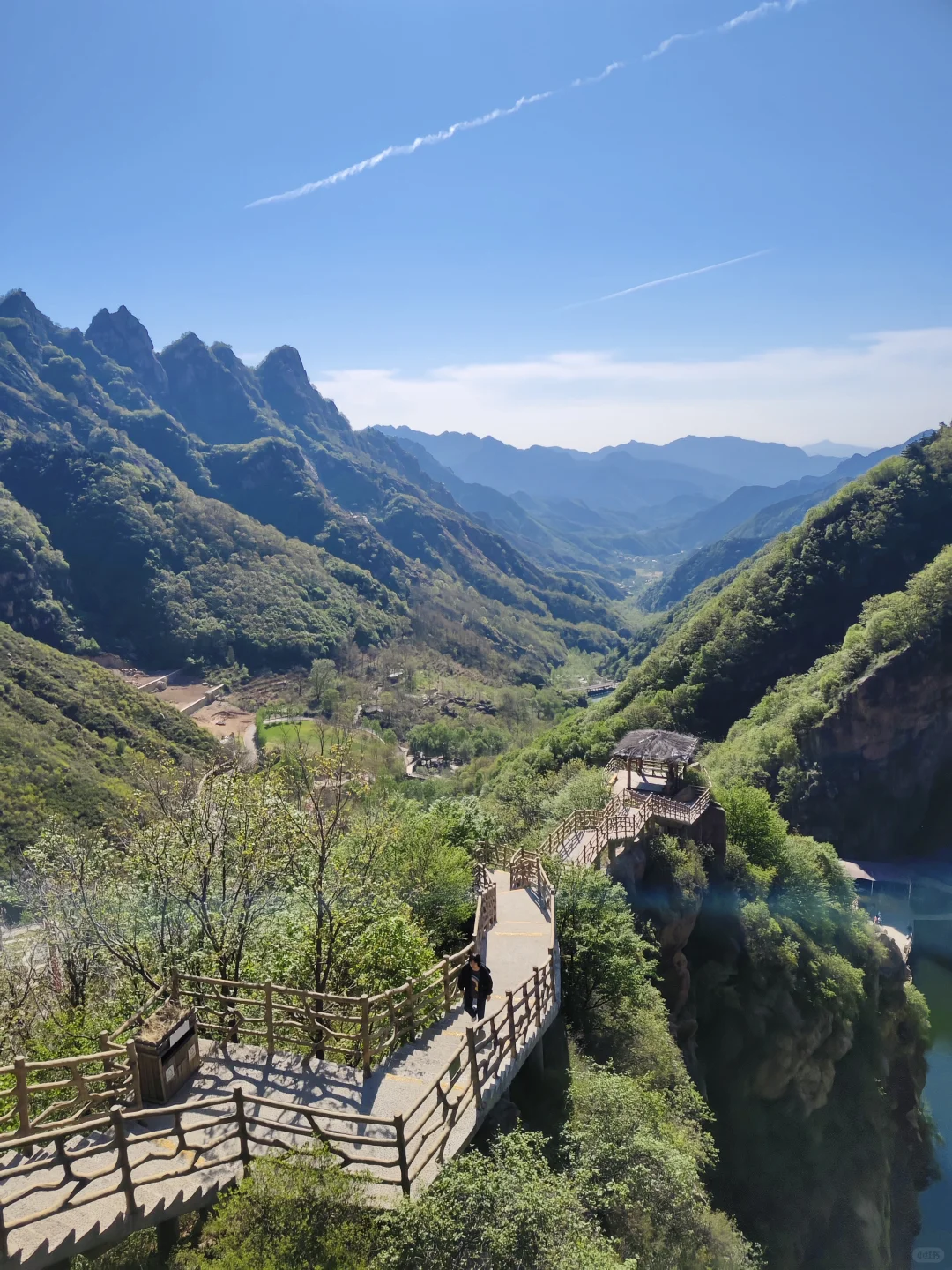 五一漫山花溪谷