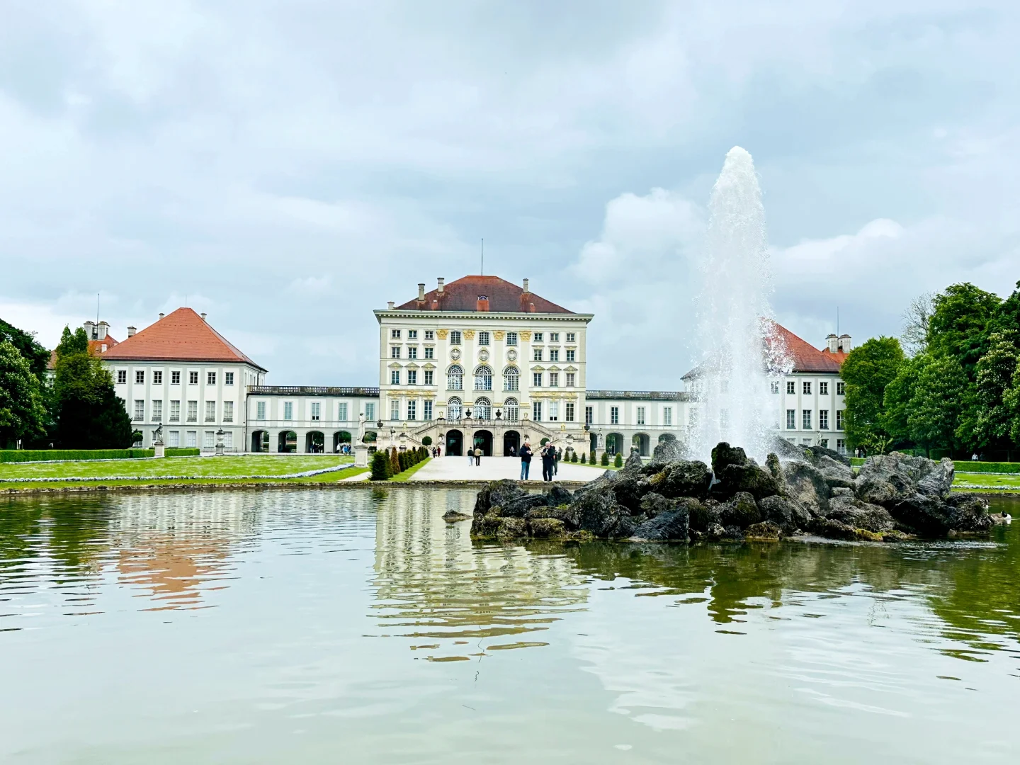 雨中游宁芬堡宫