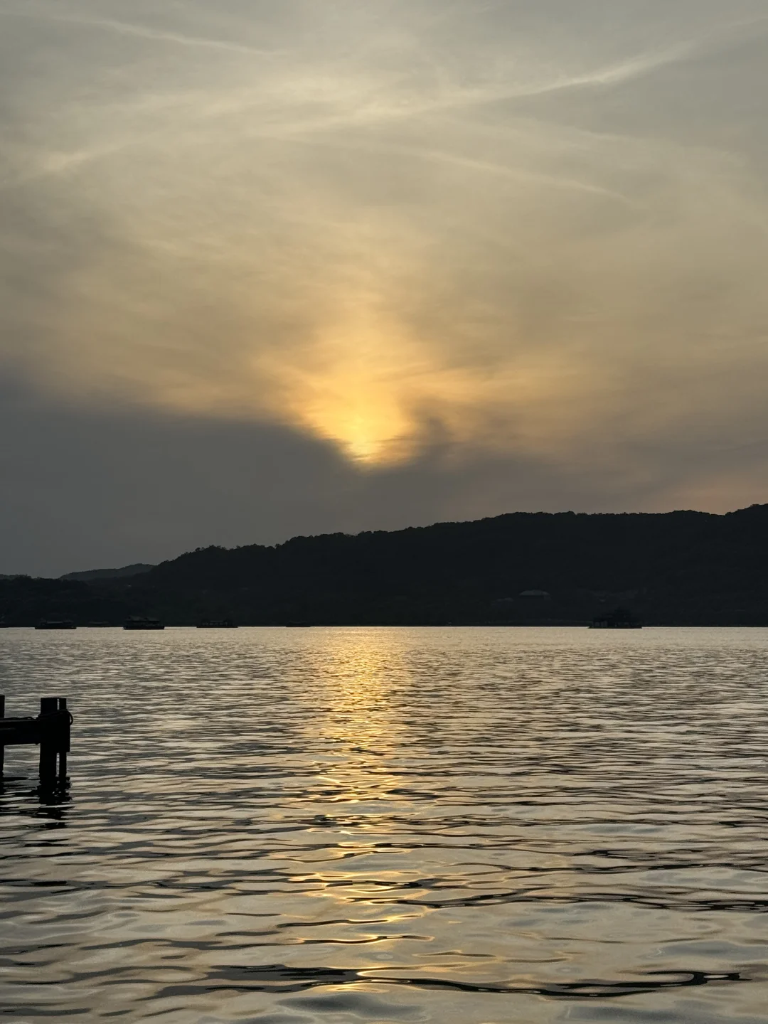 暴走西湖右爱心💗最后还能赶上西湖日落🌄