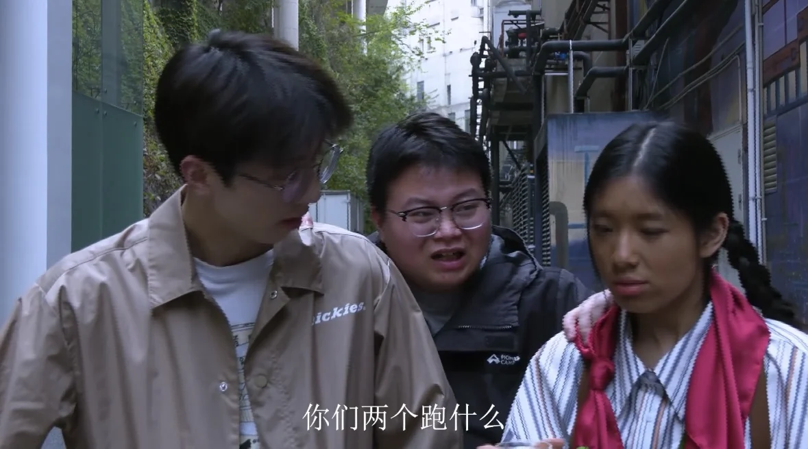 五一，狗都不……