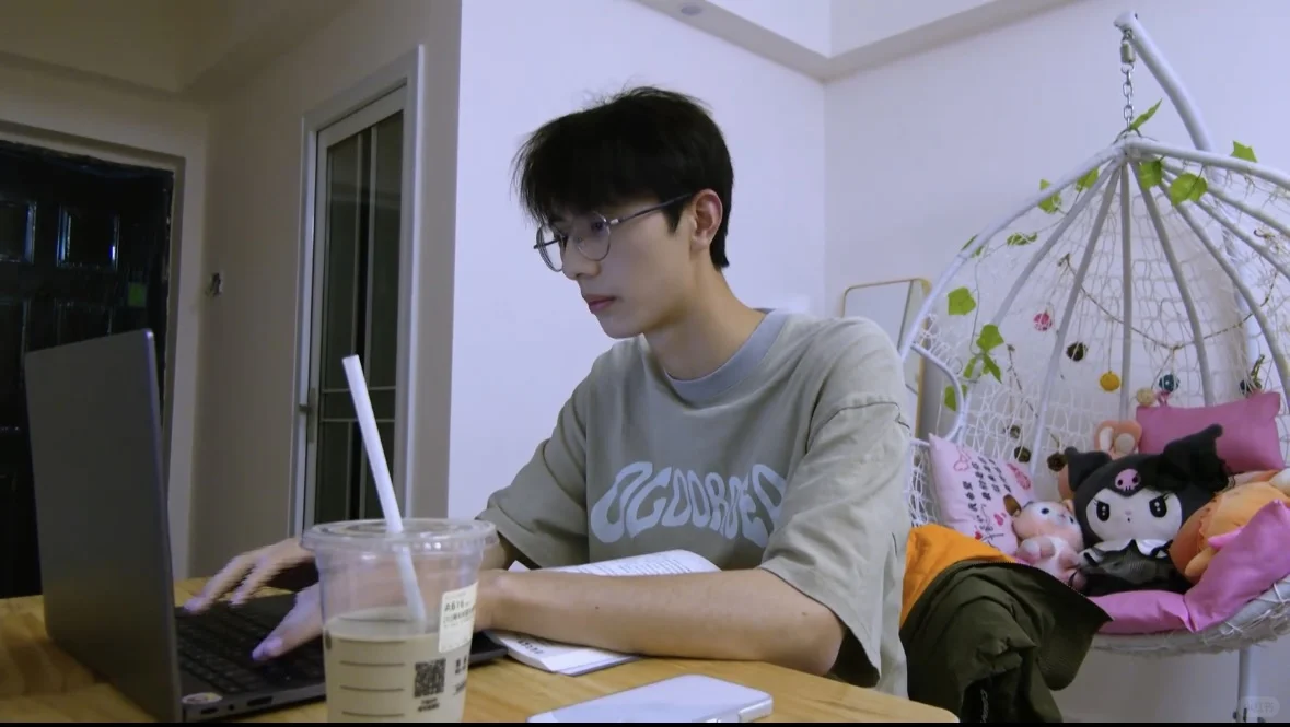 五一，狗都不……