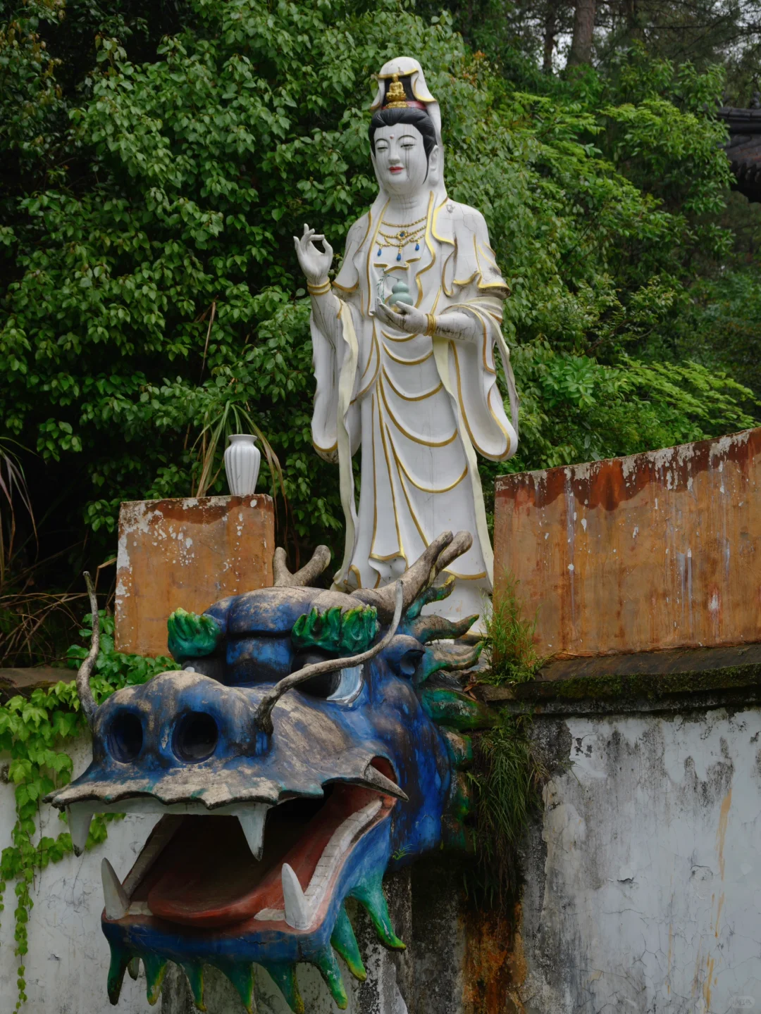 我很少用“惊艳”来形容一座寺庙……