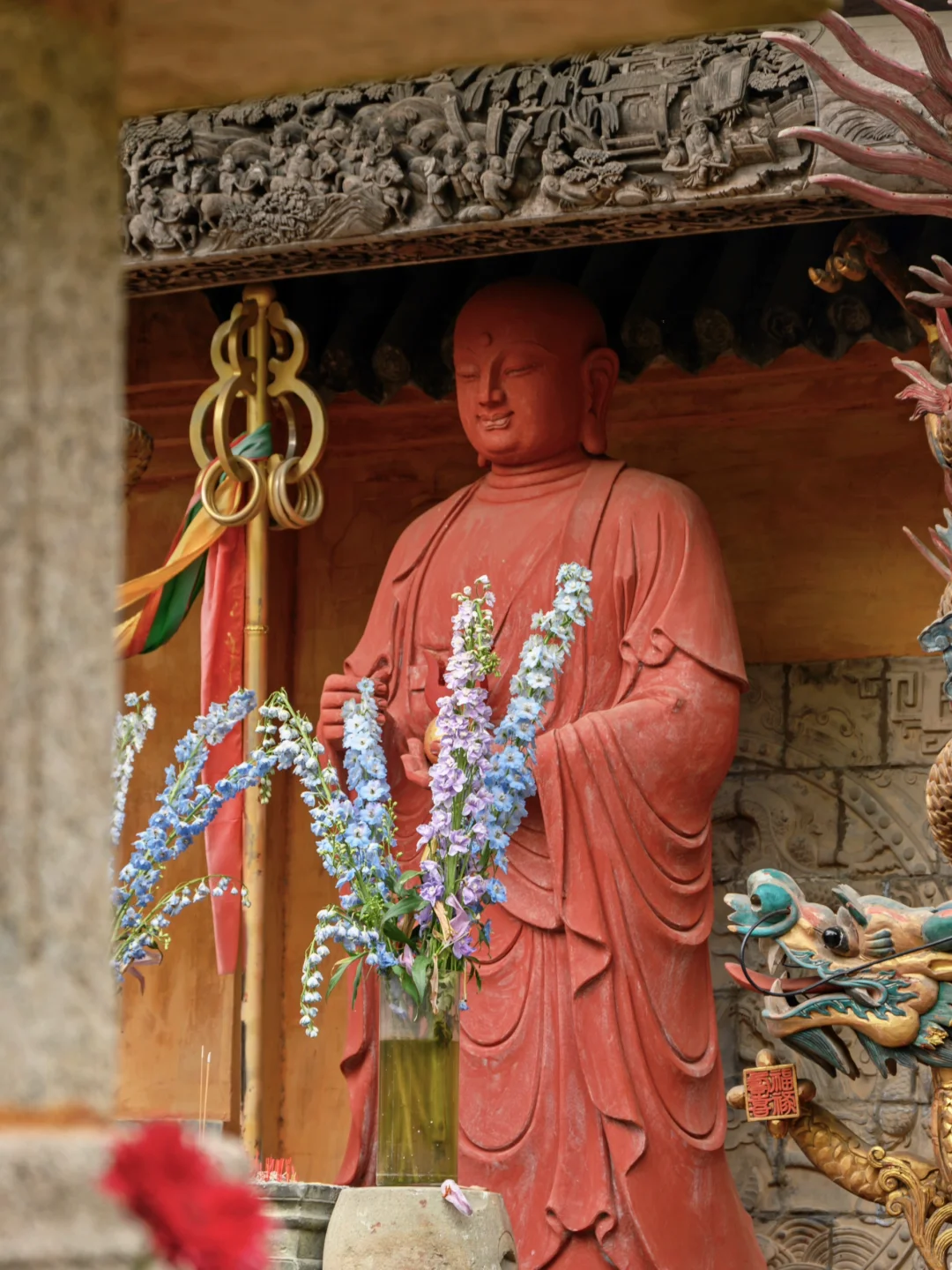 我很少用“惊艳”来形容一座寺庙……