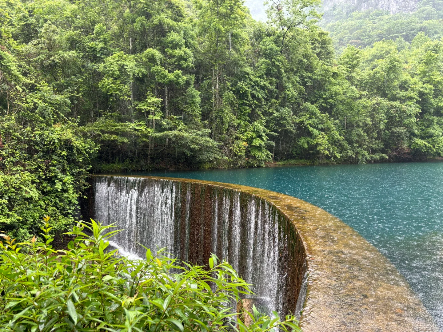 雨天的卧龙潭，封神了