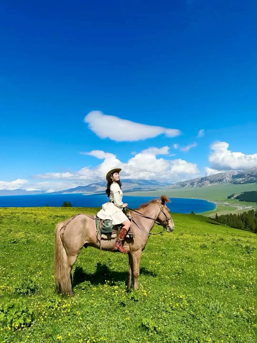 真的不在瑞士,是在五月新疆的小众㊙️境里🥰