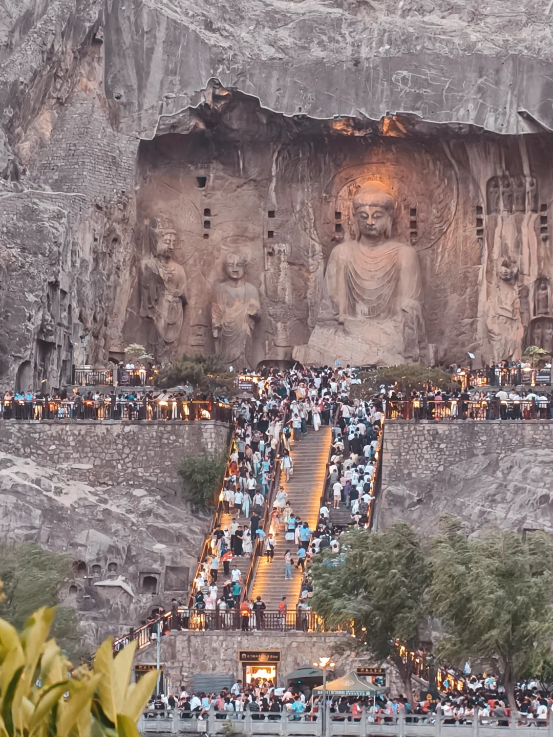 5.2实况，今天的龙门石窟🈶十万人！