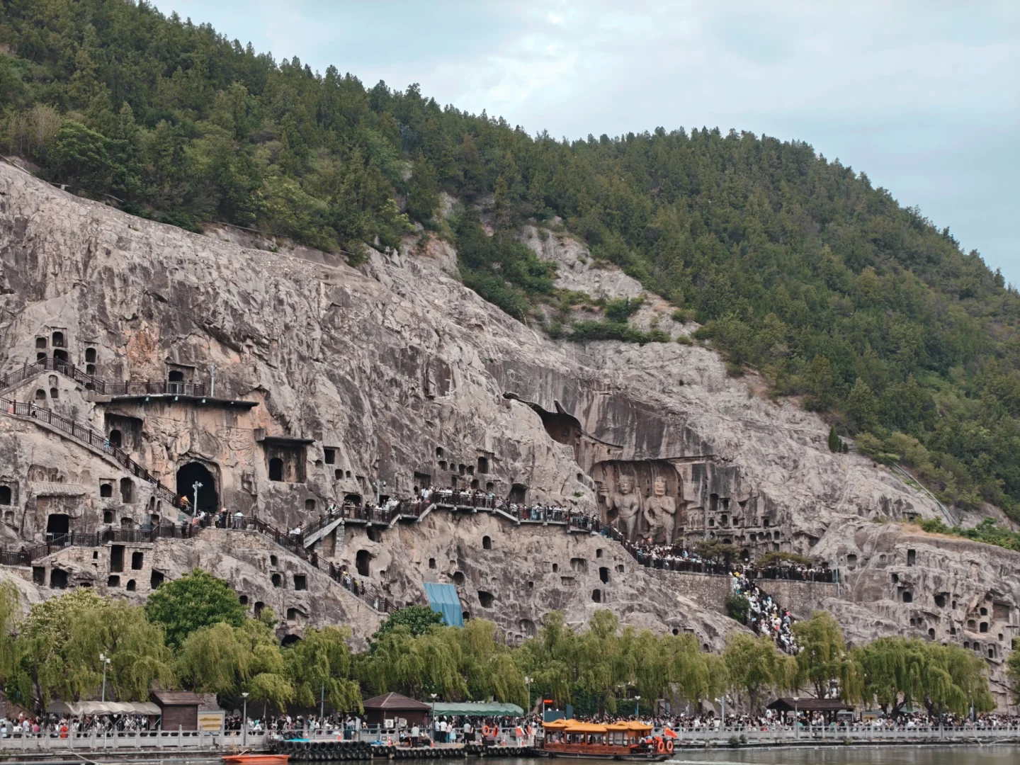 5.2实况，今天的龙门石窟🈶十万人！