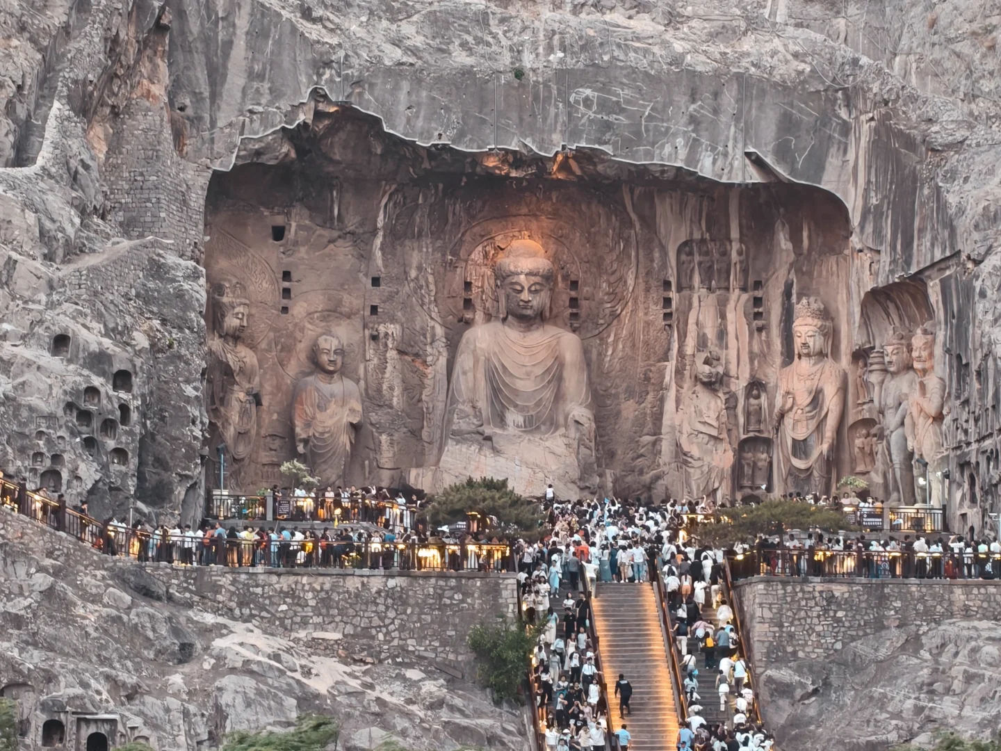 5.2实况，今天的龙门石窟🈶十万人！