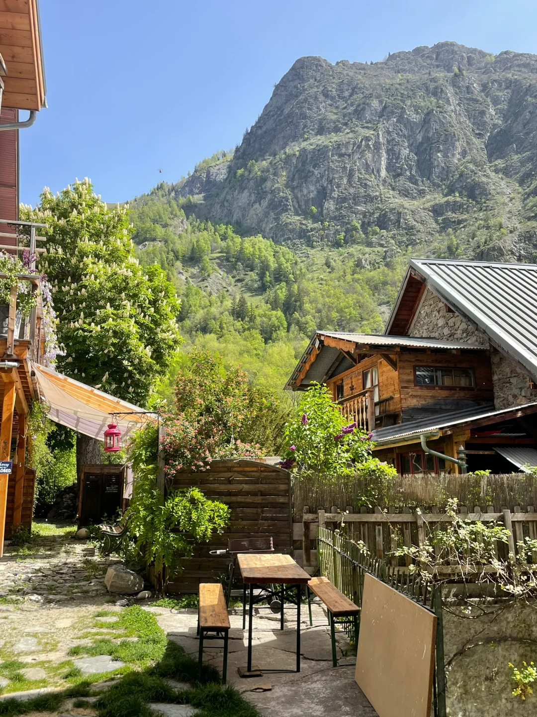 住进阿尔卑斯山里上百年的小木屋🏡